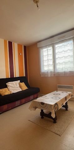 POITIERS, RUE DE LA PLAINE, STUDIO MEUBLE AVEC PARKING - Photo 1