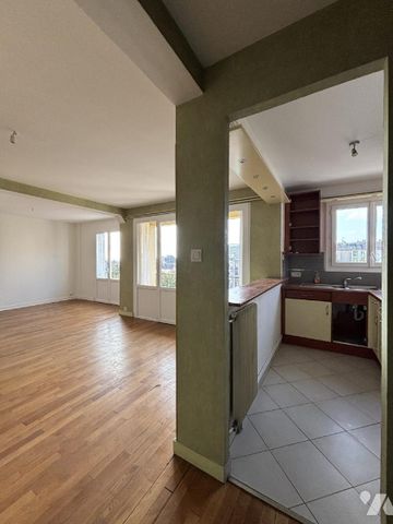 FOUGERES Bd Leclerc - Au 3ème étage avec BALCON. Lumineux appartement de 65 m² comprenant entré... - Photo 2