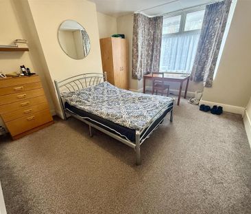 4 bedroom terraced house to rent - Photo 5