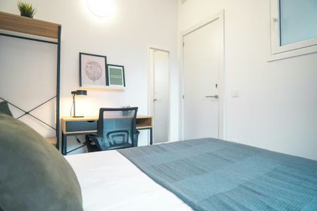 Carrer de Roger de Llúria, Barcelona, Catalonia 08037 - Photo 2