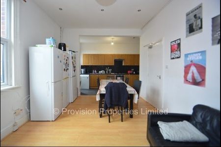 6 Bedroom Student Accommodation Leeds - Photo 2