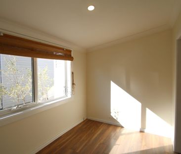 Very quaint two bedroom cottage - Photo 3