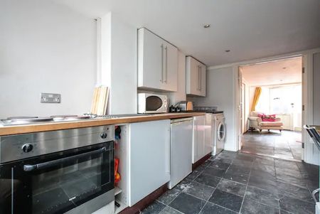 Studio Flat, Alconbury Road, E5 - Photo 4