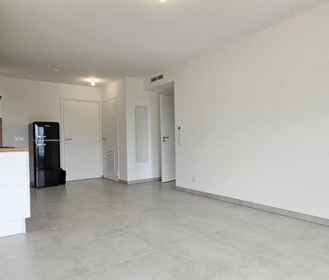 Location Appartement 2 pièces 40m² ST LAURENT DU VAR 06700 - Photo 1