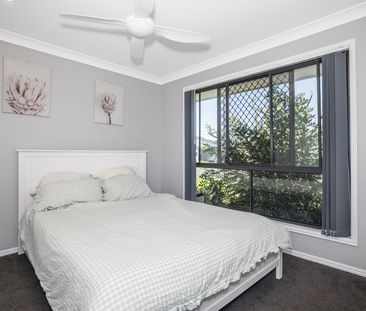 SPACIOUS FAMILY LIVING IN THE SOUGHT AFTER CENTRAL SPRINGS ESTATE - Photo 6