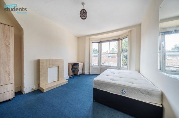 6 bedroom terraced house to rent - Photo 1