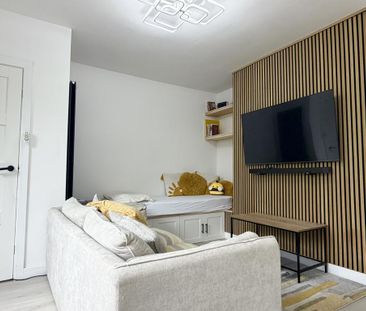 3 bedroom end of terrace house to rent - Photo 2