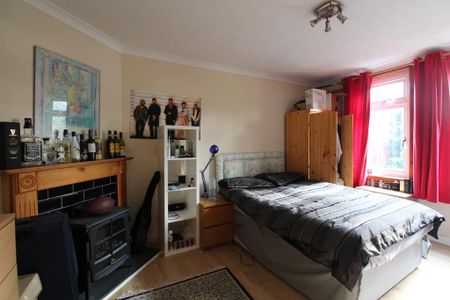 4 bedroom terraced house to rent - Photo 3