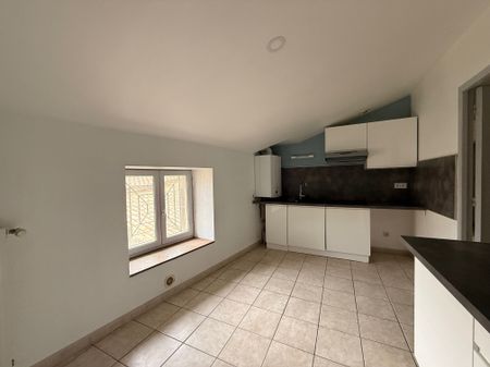 Location Appartement 4 pièces 82m² PONT ST ESPRIT 30130 - Photo 4