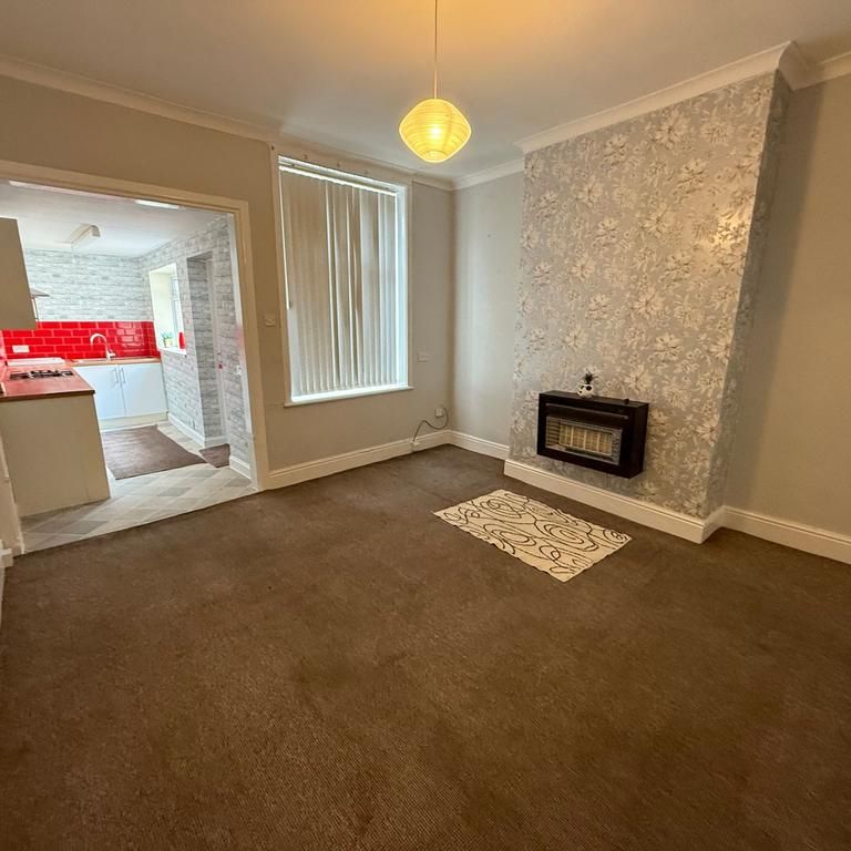 2 bedroom terraced house to rent - Photo 1