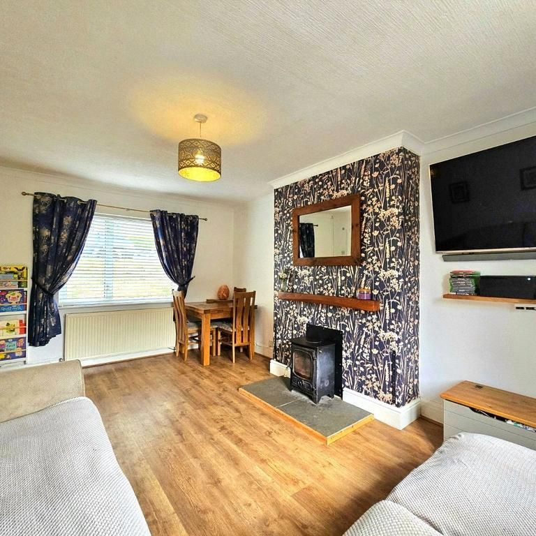 3 bedroom end of terrace house to rent - Photo 1