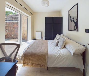 1 bedroom in a house share to rent - Photo 3
