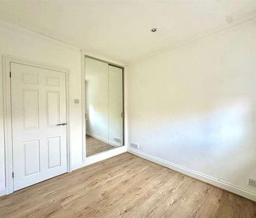 Sumner Road, Farnham, Surrey, GU9 - Photo 6