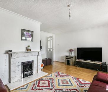 3 bedroom end of terrace house to rent - Photo 3