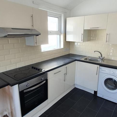 3 bedroom flat share to rent - Photo 1