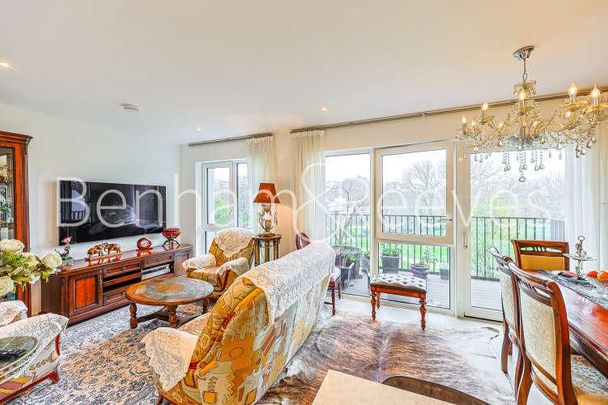 Parrs Way, Holland House, W6 - Photo 1