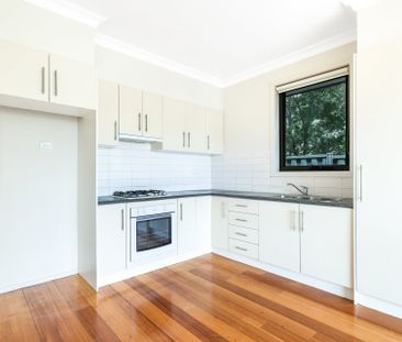 Great Location – Stylish Townhouse Living - Photo 6