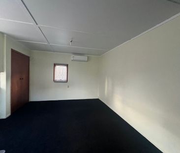 Walking distance to shops - Photo 2