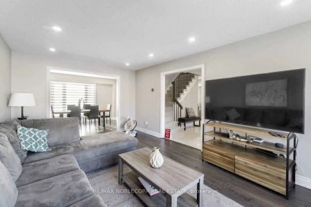 17 Mikado Crescent #Upper Level - Photo 2