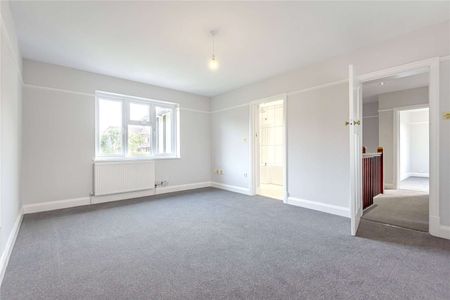 Beautifully presented 5 bedroom family home in popular southern part of town - Photo 2