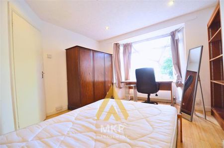 4 bedroom terraced house to rent - Photo 3