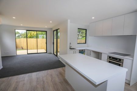 Modern and Central - Photo 3