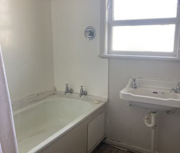 This tidy upstairs one-bedroom flat is located in the popular and c... - Photo 2