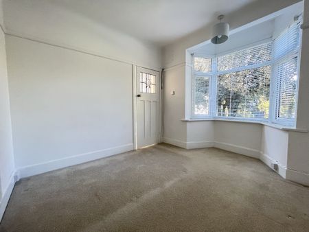 1 bed flat to rent in Manor Road, Bournemouth, BH1 - Photo 2