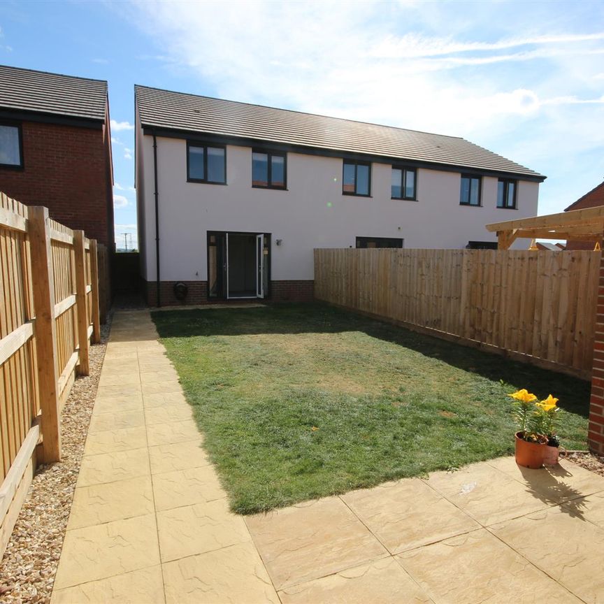 3 bed Semi-Detached House for let - Photo 1