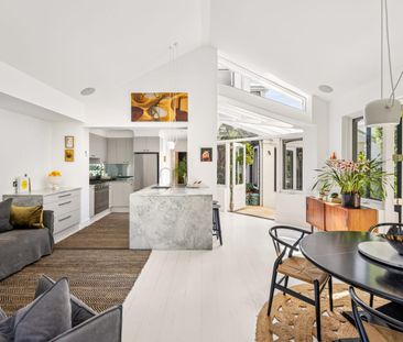 Stunning Architecture Meets Modern Living - Photo 3