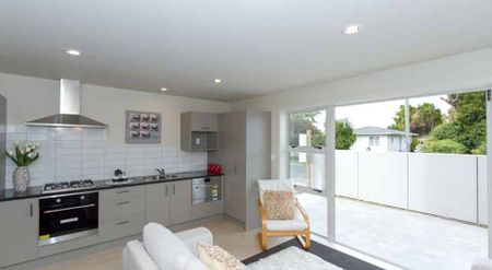 Sunny 3-bedroom townhouse for rent!! - Photo 5