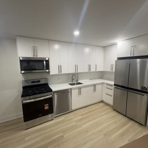 152 Brunswick Avenue apartment — Toronto, ON (3-Bedroom) - 3 Bedroom - Photo 1
