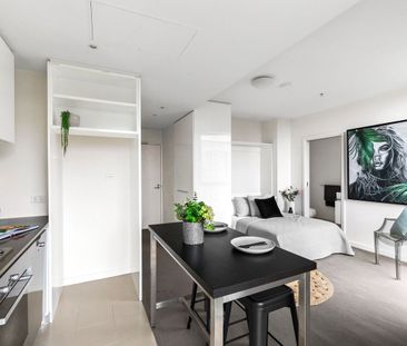 19TH FLOOR STUDIO APARTMENT - Photo 1