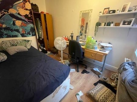 6 bedroom private hall to rent - Photo 2