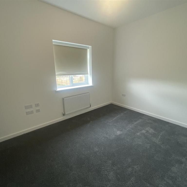 4 bedroom detached house to rent - Photo 1