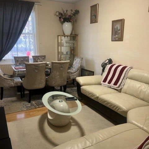 1 Bed Flat, Chiswick High Road, W4 - Photo 1