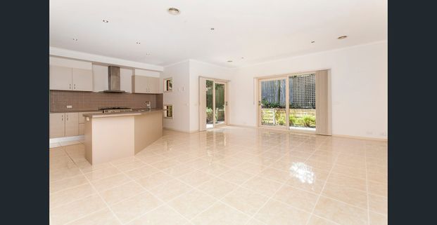 CONVENIENT LIFESTYLE LOCATION! - Photo 1