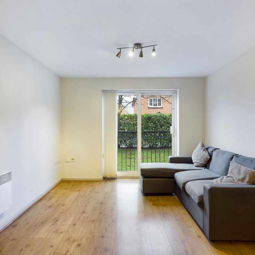 Flat to rent on - Photo 1