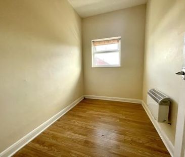 2 bedroom Flat To Let - Photo 5