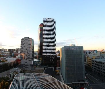 Modern Luxury Living On The Heart of Melbourne - Photo 5