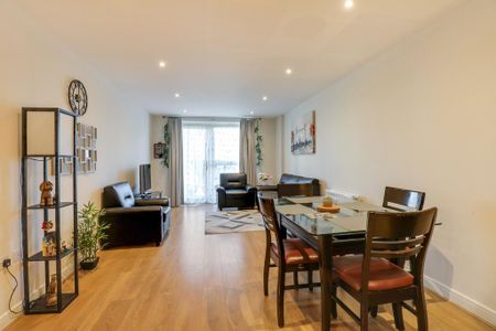 2 bedroom ground floor flat to rent - Photo 2