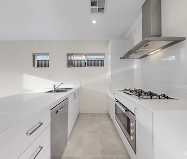 Modern & Low Maintenance – Perfect Nautic Estate Living - Photo 6