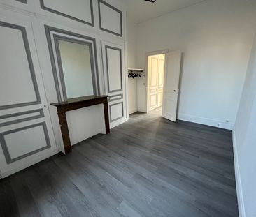 T2 situé Place Jacquart à Lille, à proximité du métro République Be... - Photo 4