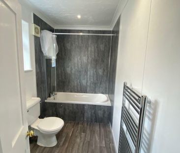 6 bedroom detached house to rent - Photo 4