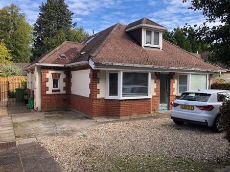 4 bedroom detached bungalow to rent - Photo 3