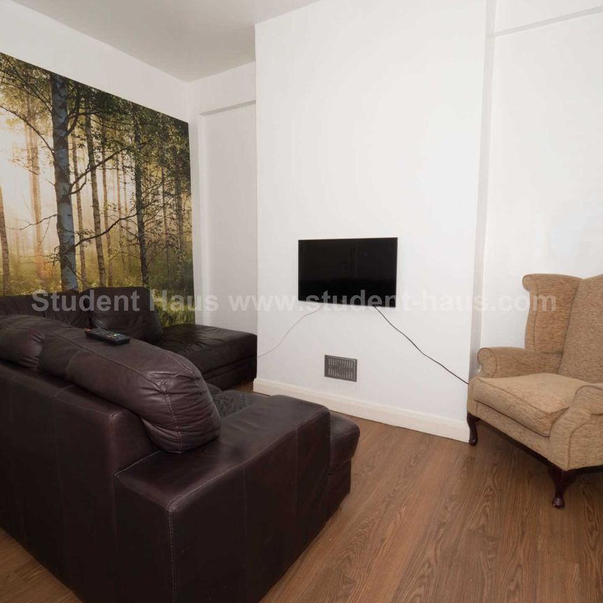 Coronation Street, Salford - Photo 1