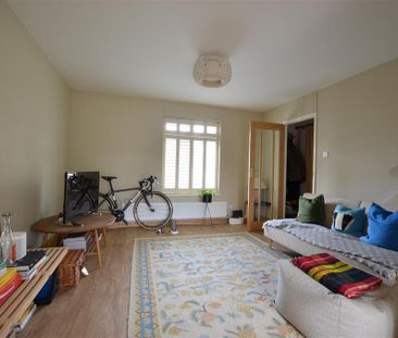 3 bedroom end of terrace house to rent - Photo 2