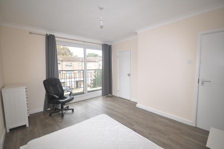 1 bedroom in a house share to rent - Photo 3