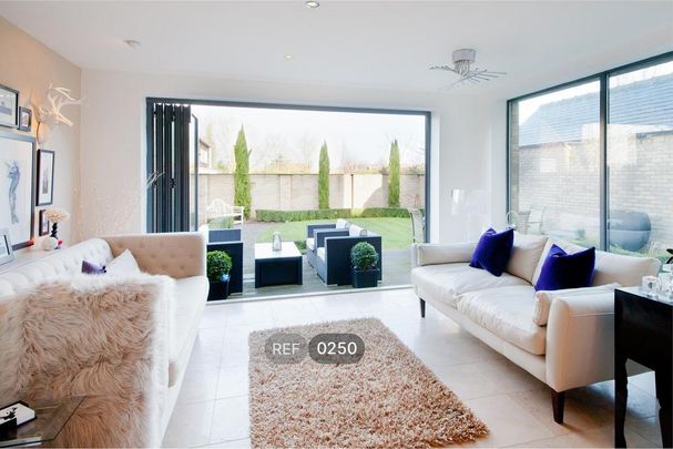 5 bedroom detached house to rent - Photo 1