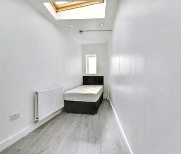 Room 2 - Cadogan Close, South Harrow, HA2 - Photo 5